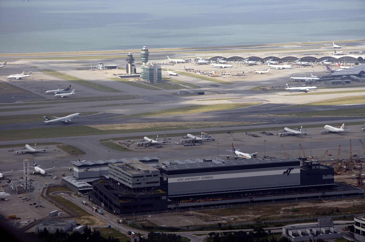 1280px-An_aerial_view_of_Hong_Kong_International_Airport The world’s busiest airline routes in 2024 are largely in Asia - AviationEnglish.com